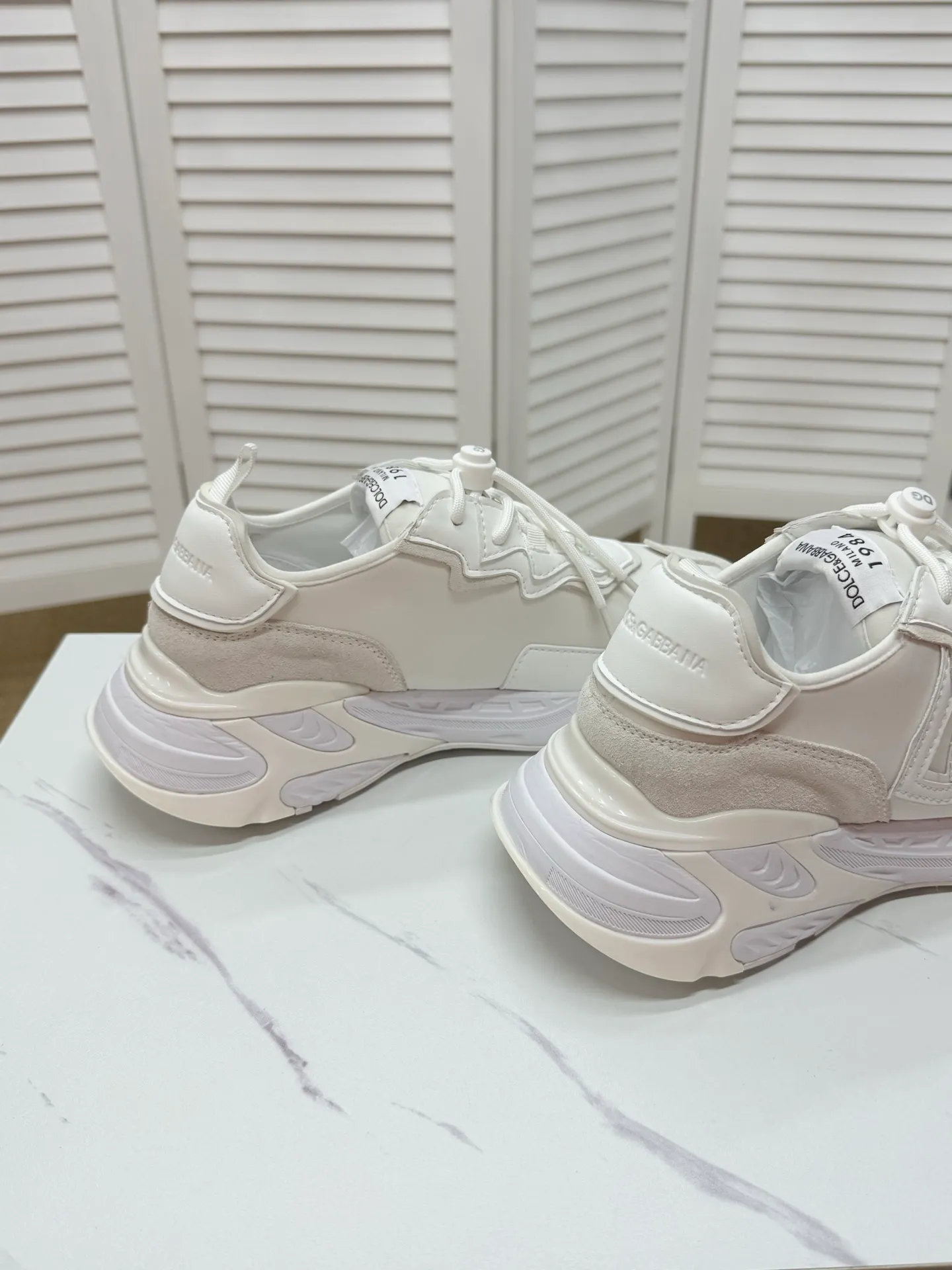 Men's clothing and shoes 260. The latest sports and casual shoes for couples (DG) are fashionable and versatile, and can add luster to various looks. Create an exquisite design with unique dynamic vitality and modern atmosphere, showing modern elegance. Size: 35-46 (custom-made sizes 45 and 46 are non-refundable) Se